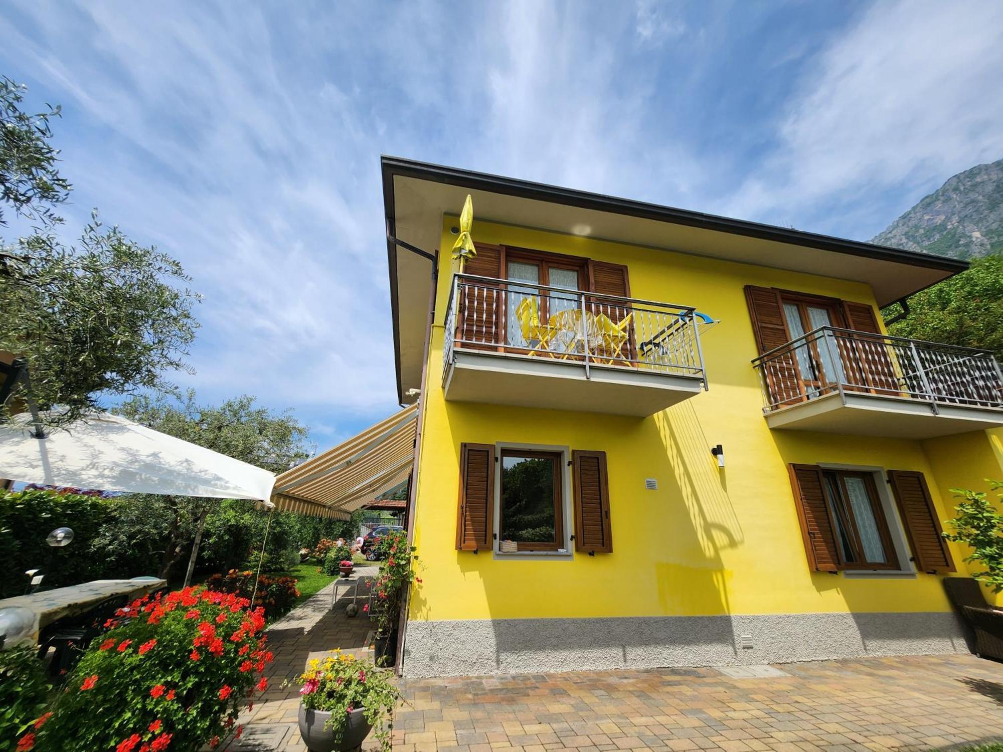 Apartment L'Ulivo Lake View Private Road 5 Kilometers From Varenna Льєрна Екстер'єр фото